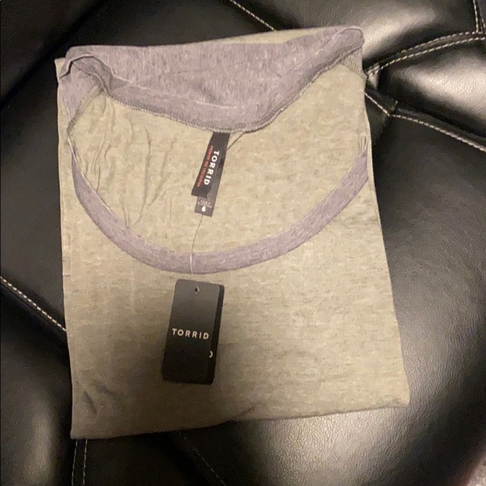 TORRID SHORT SLEEVE PREMIUM TEE TOP - Picture 5 of 8